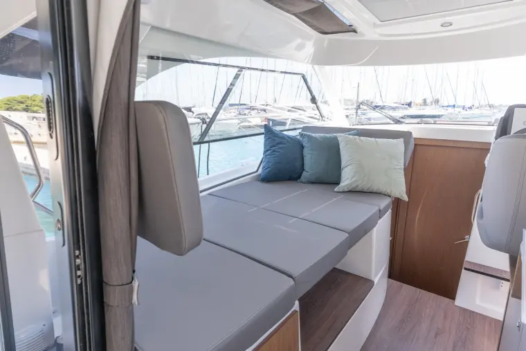 Beneteau Antares 9 Antonia — 29