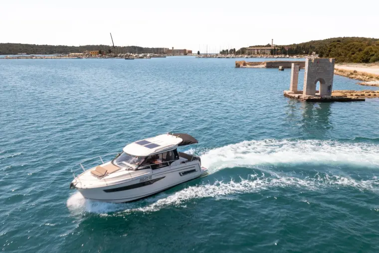 Jeanneau Merry Fisher 895 Leonie — 4