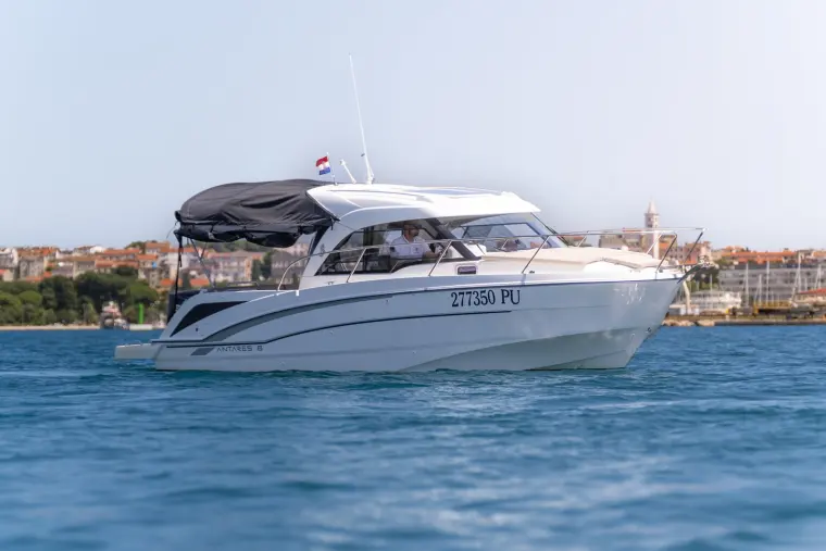 Beneteau Antares 8 Isabelle — 16