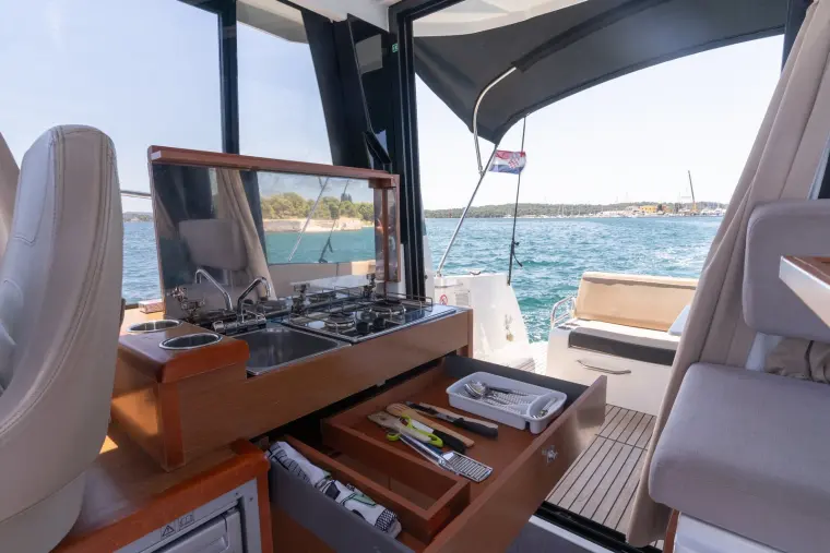 Jeanneau Merry Fisher 895 Leonie — 9